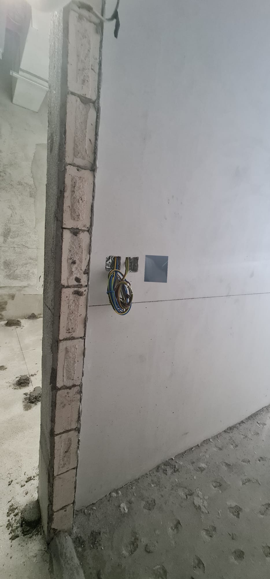 Solid wall infrastructure for professional meeting room setup and IT network deployment in Singapore startup office
